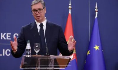 Вучич планира да подаде оставка