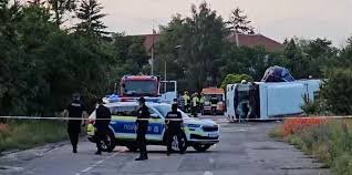 Продължават огледите и разпитите на свидетели след тежката катастрофа на
