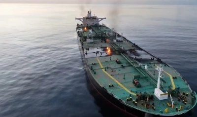 Пожар е избухнал на петролен танкер с 24 индийски моряци