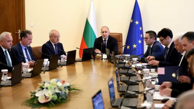 Правителството ще назначава нови шефове на данъчните и на разузнаването