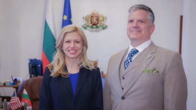 Доцова и Макдауъл говориха за отпадането на визите за САЩ