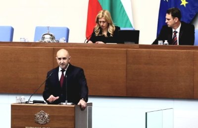 "Възраждане" скочи срещу Доцова: Погази правилника, за да угоди на Радев 