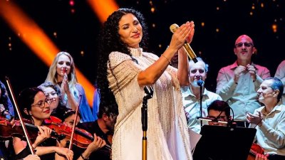 Софи Маринова възобнови сценичните си изяви 10 дни след кончината