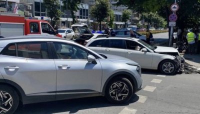 Дете е пострадало при сблъсък между два автомобила единият от