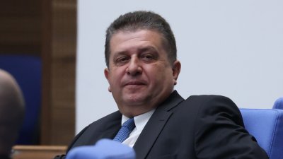 Какво се случва със застраховките &bdquo;ДаллБогг" на близо 900 000 клиенти?