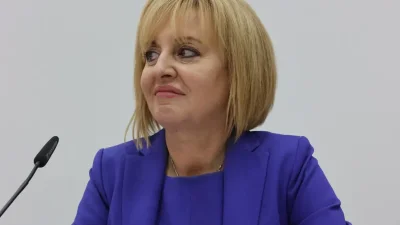 Търговска верига съди Мая Манолова за 25 бона