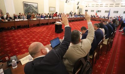 На второ четене депутатите от бюджетната комисия приеха да се