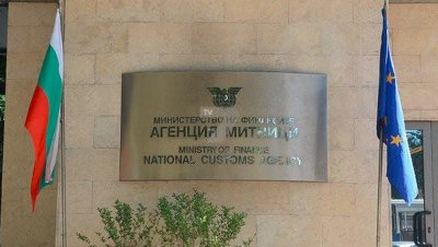 Агенция "Митници": Наркотици в течна форма и пратки по пощата заливат българските граници