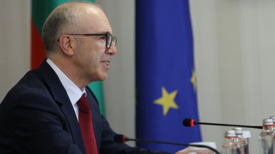 Държавният глава Илияна Йотова подписа указ с който назначава членовете