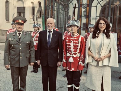 Lupa.bg разкри: Княгинята се изтъпанила на шествието заради сина си