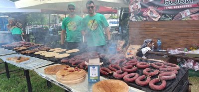 Вкусни мръвки, здрав рок и казан с боб белязаха Празника на горноооряховския суджук 