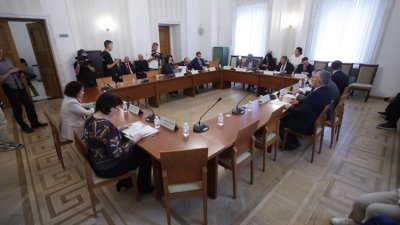 Връщат на президента специализирания транспорт от НСО