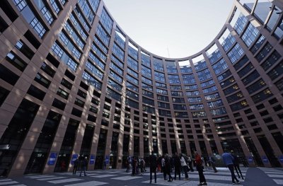 ЕП прие доклада за РСМ и отхвърли лобиста Вайц