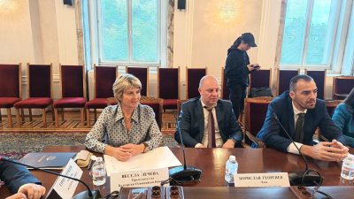 Весела Лечева: Заварихме празни банкови сметки и дългове!