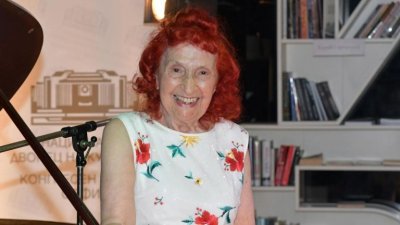 Певицата Лени Вълкова чукна 99 години