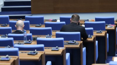 Регистър на лобистите ще хваща депутати и министри на неформални срещи