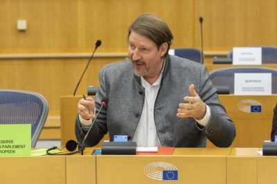 Докладчикът за РСМ даде заден: Заговори за вписването на българите в Конституцията 