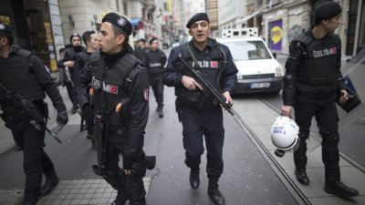 Турската полиция задържа 27 човека за корупция, свързана с компания на кмета на Истанбул 
