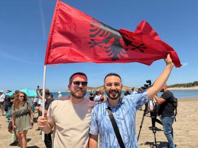 И в Албания гори "Баба Алино" 