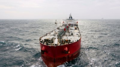 Тръмп: Петролни танкери вече излизат от Ормузкия проток