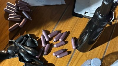 Полицията във Варна задържа при акция голямо количество райски газ
