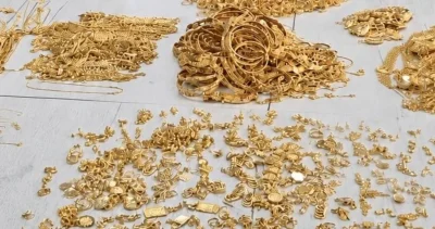 Румънка облепи тялото си със злато за над 700 000 евро, за да мине "Капитан Андреево"