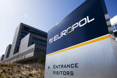 Европейската комисия предложи европейската полицейска служба Европол да има представителства и