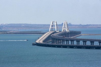 Украинските въоръжени сили съобщиха че са унищожили железопътен мост над Севернокримския канал в окупирания Крим предадоха