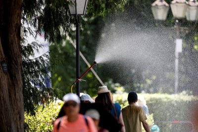 В опит да облекчи условията за работа на своите служите