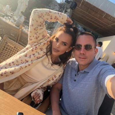 Мара Отварачката сама се пусна гола из интернет