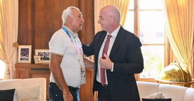 Президентът на ФИФА лично поканил Камата на мач номер 1000 на Световното