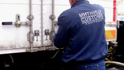 Митничари спряха схема за близо 65 000 евро