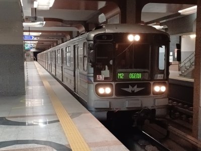 Хората на Радев с ново малоумие: Санкциите срещу Русия спират метрото