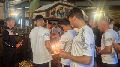 Славистите отдадоха почит към загиналите млади футболисти
