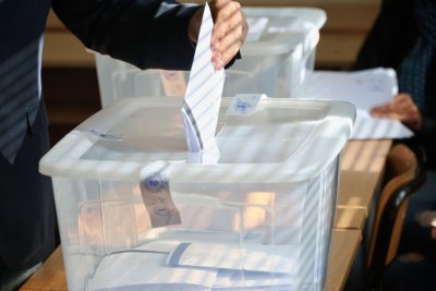 Осъденият бивш кмет на Бата се върна на власт чрез дъщеря си