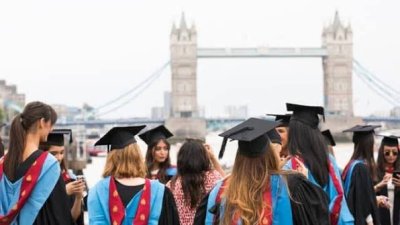 Издирват хиляди българи за невърнати студентски заеми