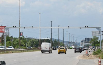 200 нови камери с AI снимат в София за скорост, колани и грешно престрояване