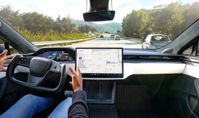 Tesla на автопилот се блъсна в къща и уби човек