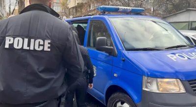 Купонджии нападнаха полицаи след забележка за силна музика в Зетьово