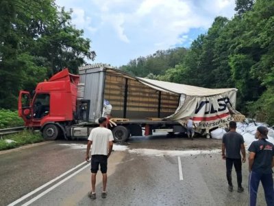 Тежка катастрофа с турски товарен автомобил е станала в прохода