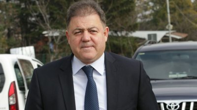 Николай Ненчев и Цвета Кирилова щурмуват "Дондуков" 2 