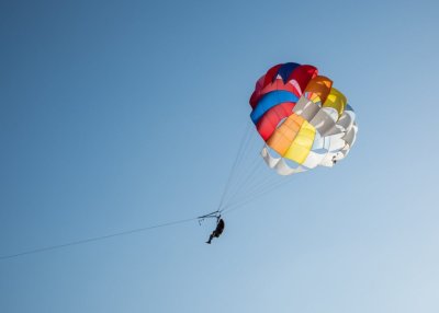 Гражданка на Латвия е пострадала при парашутен скок в района