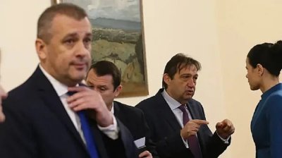 Шефът на АПИ наглее: С бетотени мантинели щеше да има повече жертви!