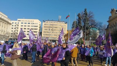 Държавните служители на протест: Не искат да плащат осигуровки и по-ниски заплатите