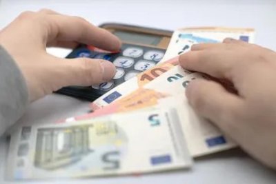 Все по-голяма дупка в бюджета: Минус 2,4 млрд. евро