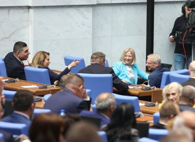 Осем министри отговарят на депутатски въпроси в парламента