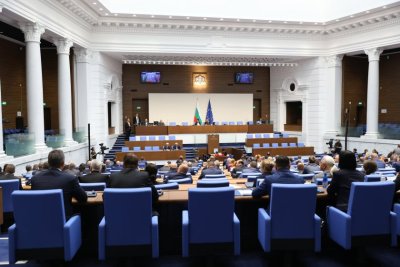 Парламентарната група на ДПС внася искане за изслушване на вътрешния