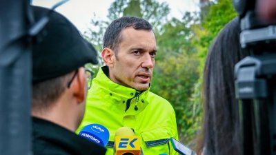 Терзиев: Оставаме на терен, докато не разчистим всяка следа от бурята снощи