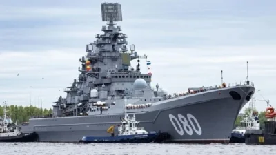 Най-мощният ядрен крайцер на Русия акостира в Арктика