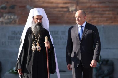 Излъга ли Радев патриарха?